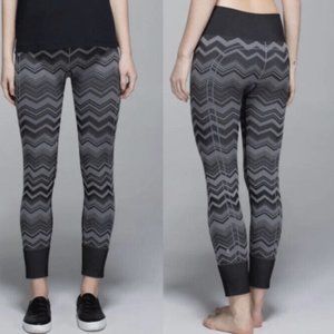Lululemon Pants 6 Ebb To Street Heathered Black Gray Regal Zig‎ Zag Chevron 7/8